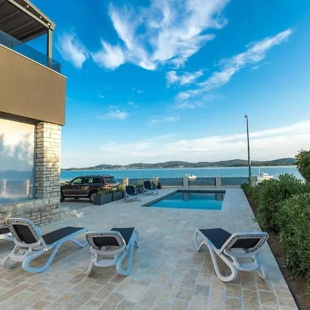 Seaside With A Swimming Pool Sveti Filip I Jakov, Biograd - 25471 شقة