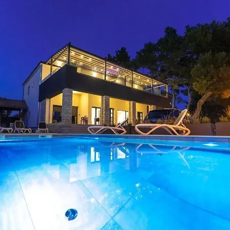 Seaside With A Swimming Pool Sveti Filip I Jakov, Biograd - 25471 شقة *