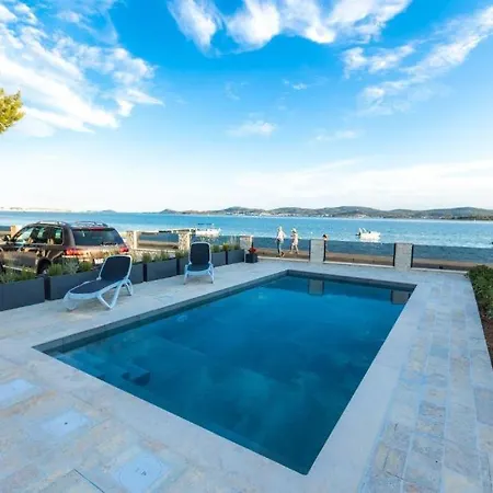 شقة Seaside With A Swimming Pool Sveti Filip I Jakov, Biograd - 25471