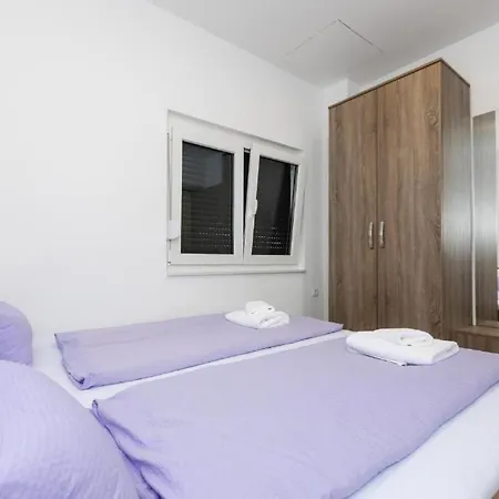 Seaside With A Swimming Pool Sveti Filip I Jakov, Biograd - 25471 سفيتي فيليب ياكوف