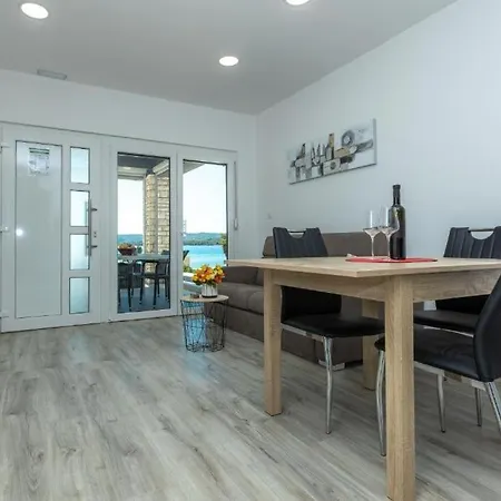 Seaside With A Swimming Pool Sveti Filip I Jakov, Biograd - 25471 شقة