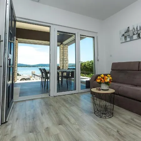 شقة Seaside With A Swimming Pool Sveti Filip I Jakov, Biograd - 25471