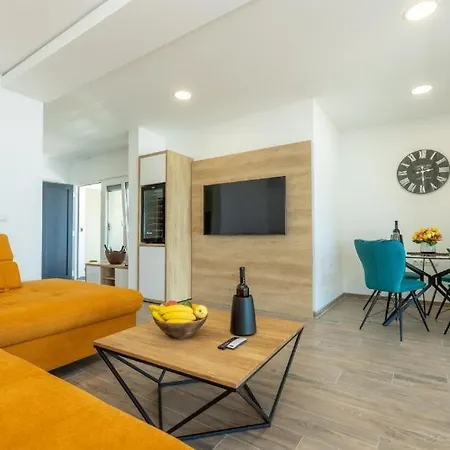 Seaside With A Swimming Pool Sveti Filip I Jakov, Biograd - 25471 شقة *