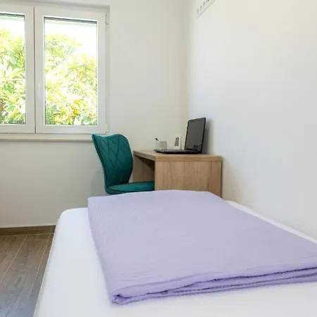 Seaside With A Swimming Pool Sveti Filip I Jakov, Biograd - 25471 شقة سفيتي فيليب ياكوف