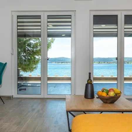 Seaside With A Swimming Pool Sveti Filip I Jakov, Biograd - 25471 شقة *