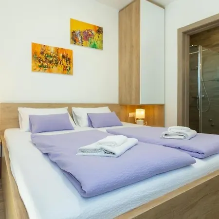 Seaside With A Swimming Pool Sveti Filip I Jakov, Biograd - 25471 شقة *