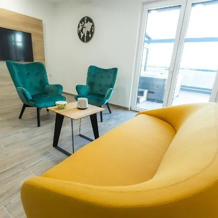 شقة Seaside With A Swimming Pool Sveti Filip I Jakov, Biograd - 25471 سفيتي فيليب ياكوف