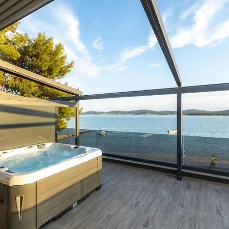 شقة Seaside With A Swimming Pool Sveti Filip I Jakov, Biograd - 25471