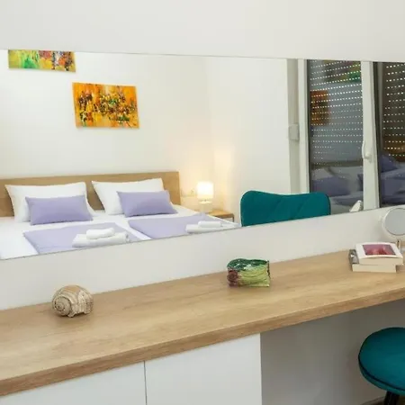 Seaside With A Swimming Pool Sveti Filip I Jakov, Biograd - 25471 شقة