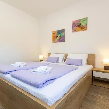 Seaside With A Swimming Pool Sveti Filip I Jakov, Biograd - 25471 شقة *