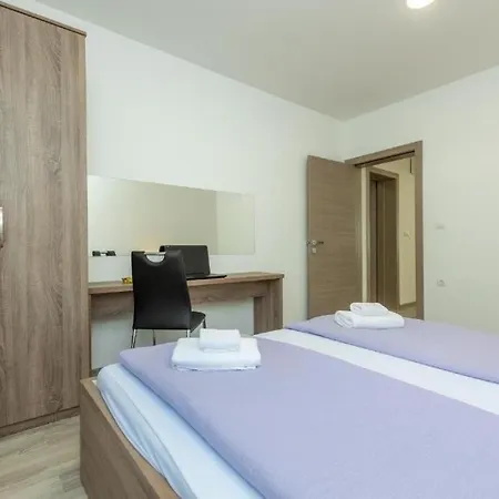 شقة Seaside With A Swimming Pool Sveti Filip I Jakov, Biograd - 25471