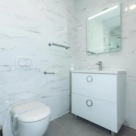 شقة Seaside With A Swimming Pool Sveti Filip I Jakov, Biograd - 25471 سفيتي فيليب ياكوف