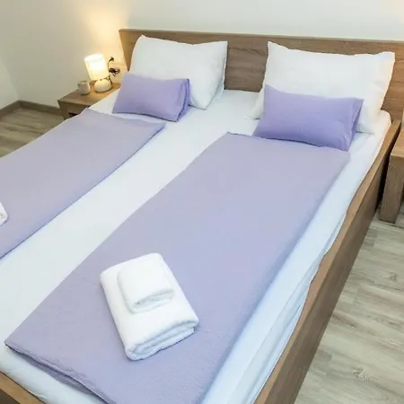 شقة Seaside With A Swimming Pool Sveti Filip I Jakov, Biograd - 25471 سفيتي فيليب ياكوف